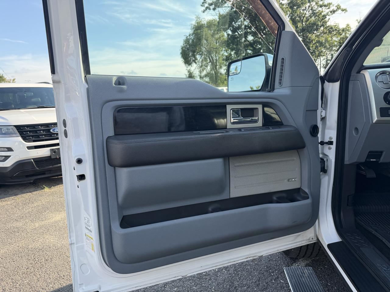 Ford F-150 2WD SuperCrew 145" Platinum 2011