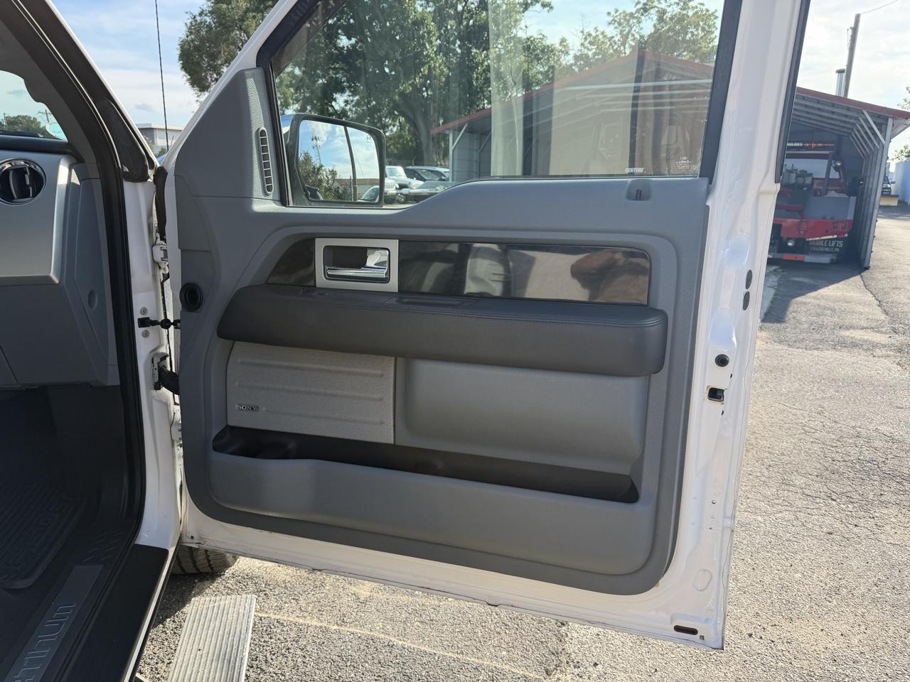 Ford F-150 2WD SuperCrew 145" Platinum 2011