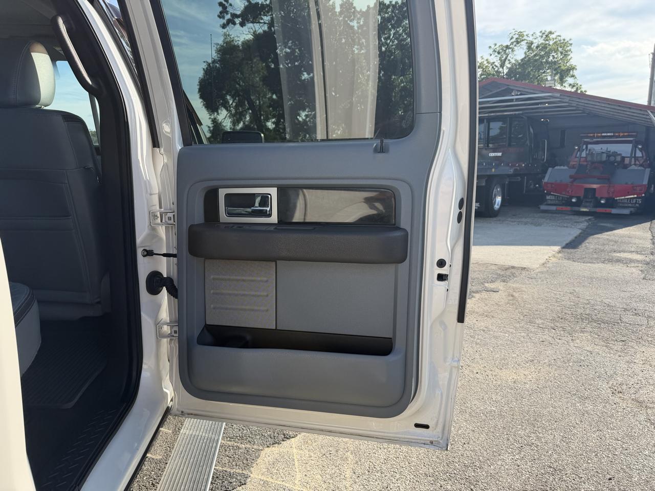 Ford F-150 2WD SuperCrew 145" Platinum 2011