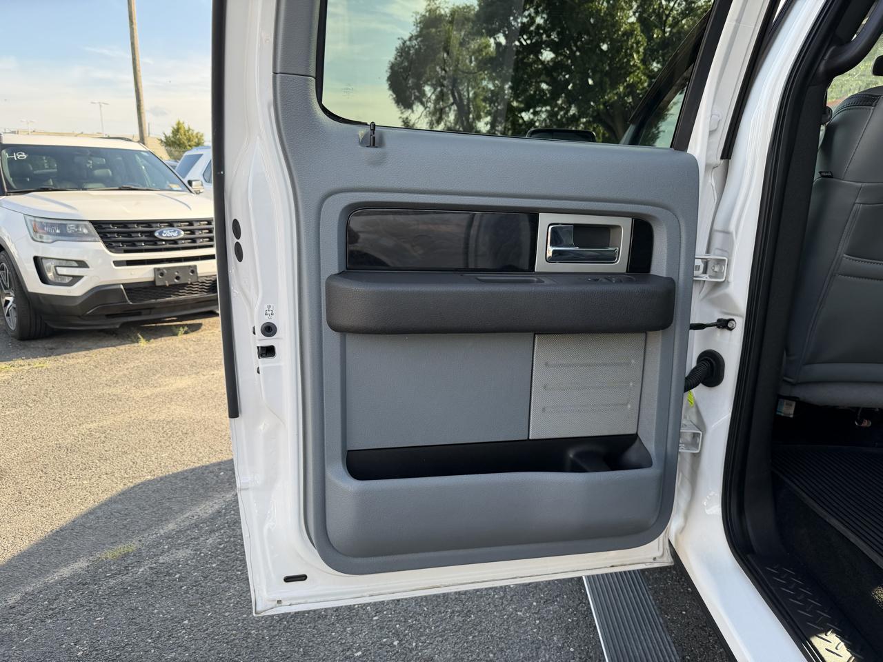 Ford F-150 2WD SuperCrew 145" Platinum 2011