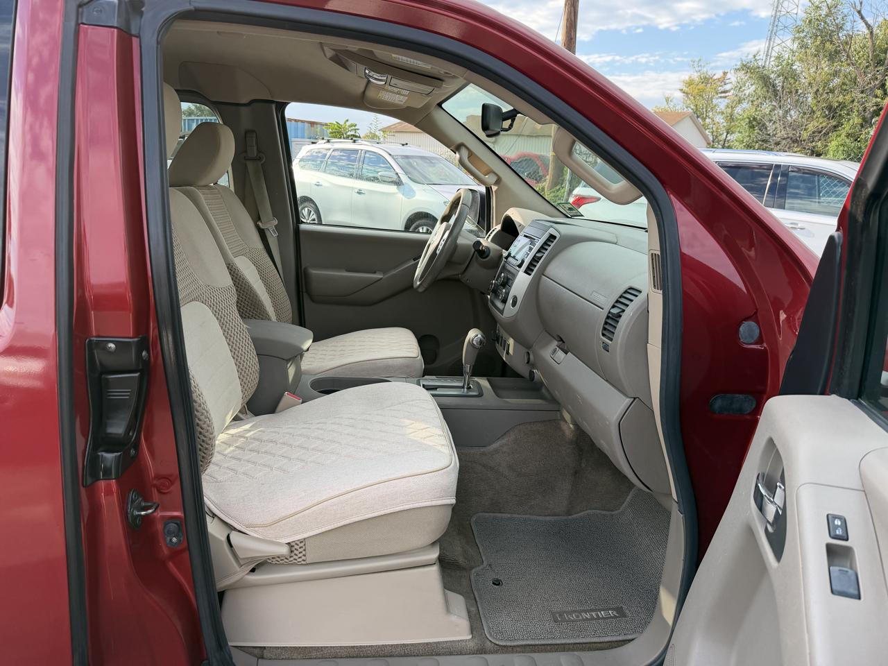 Nissan Frontier 4WD King Cab Auto SV 2013