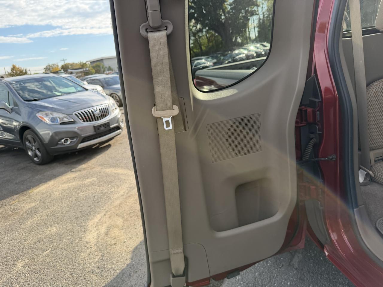 Nissan Frontier 4WD King Cab Auto SV 2013