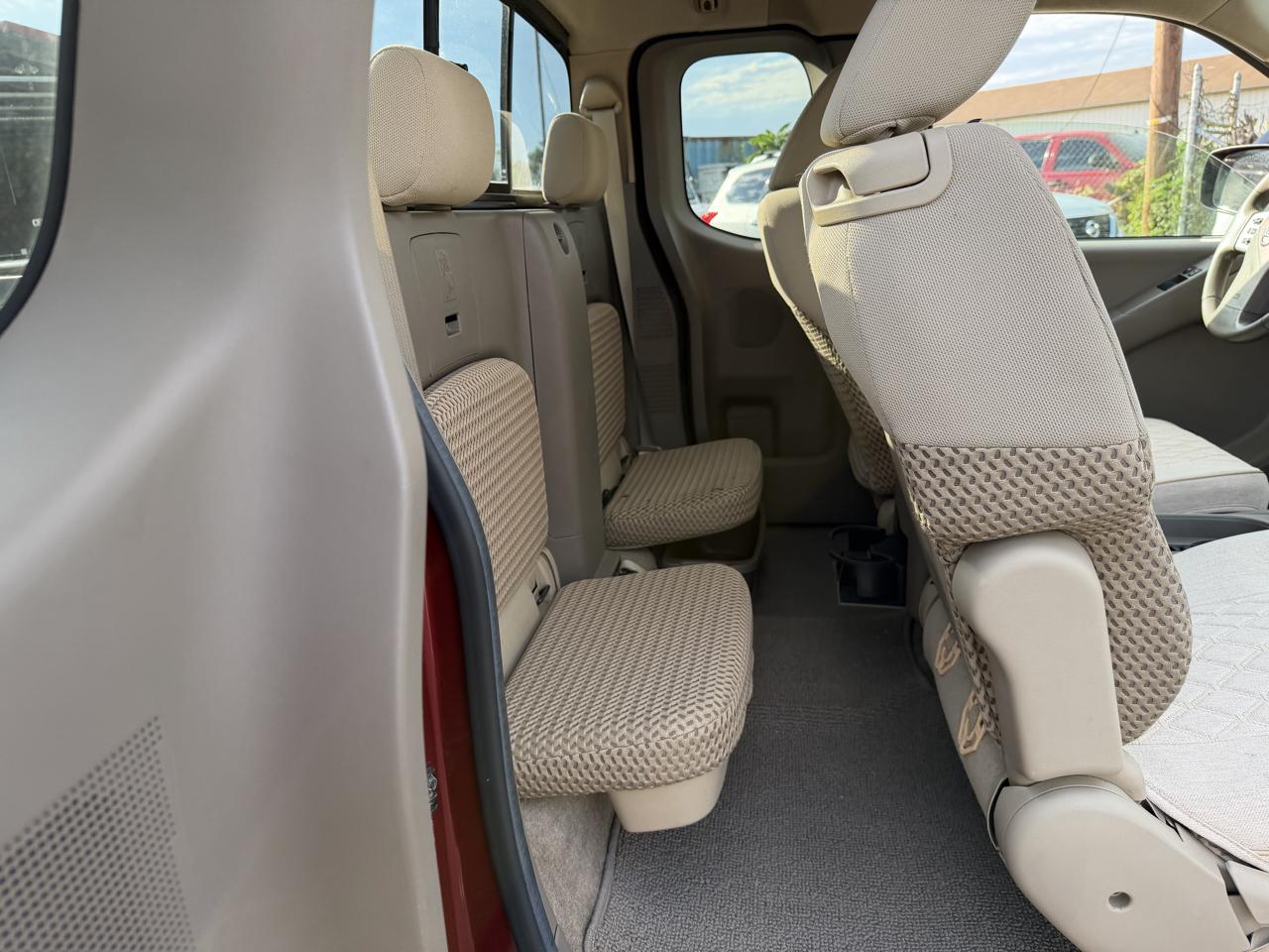 Nissan Frontier 4WD King Cab Auto SV 2013