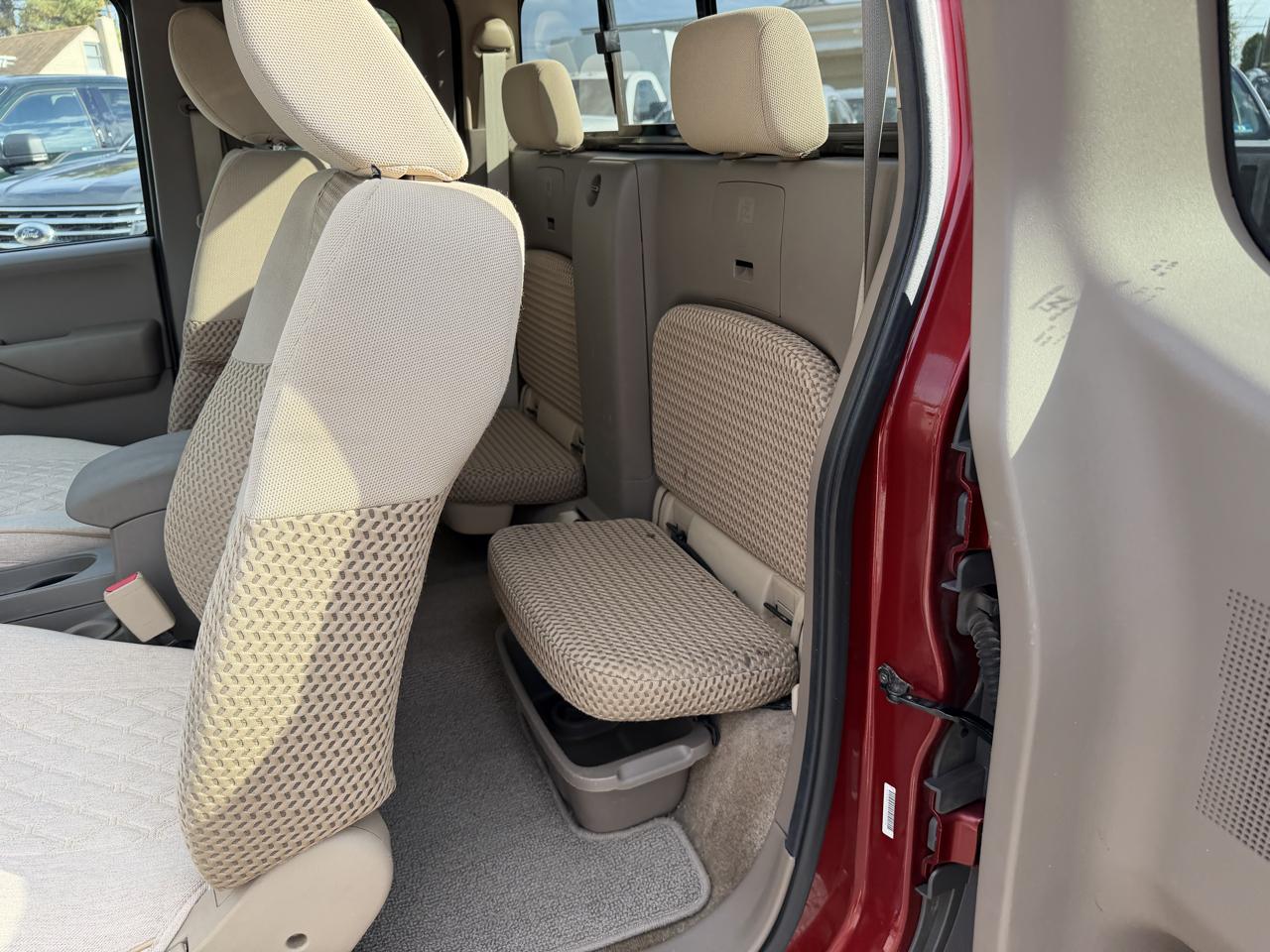 Nissan Frontier 4WD King Cab Auto SV 2013