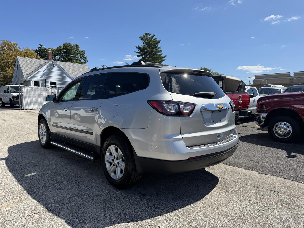 Chevrolet Traverse LS FWD w/PDC 2013