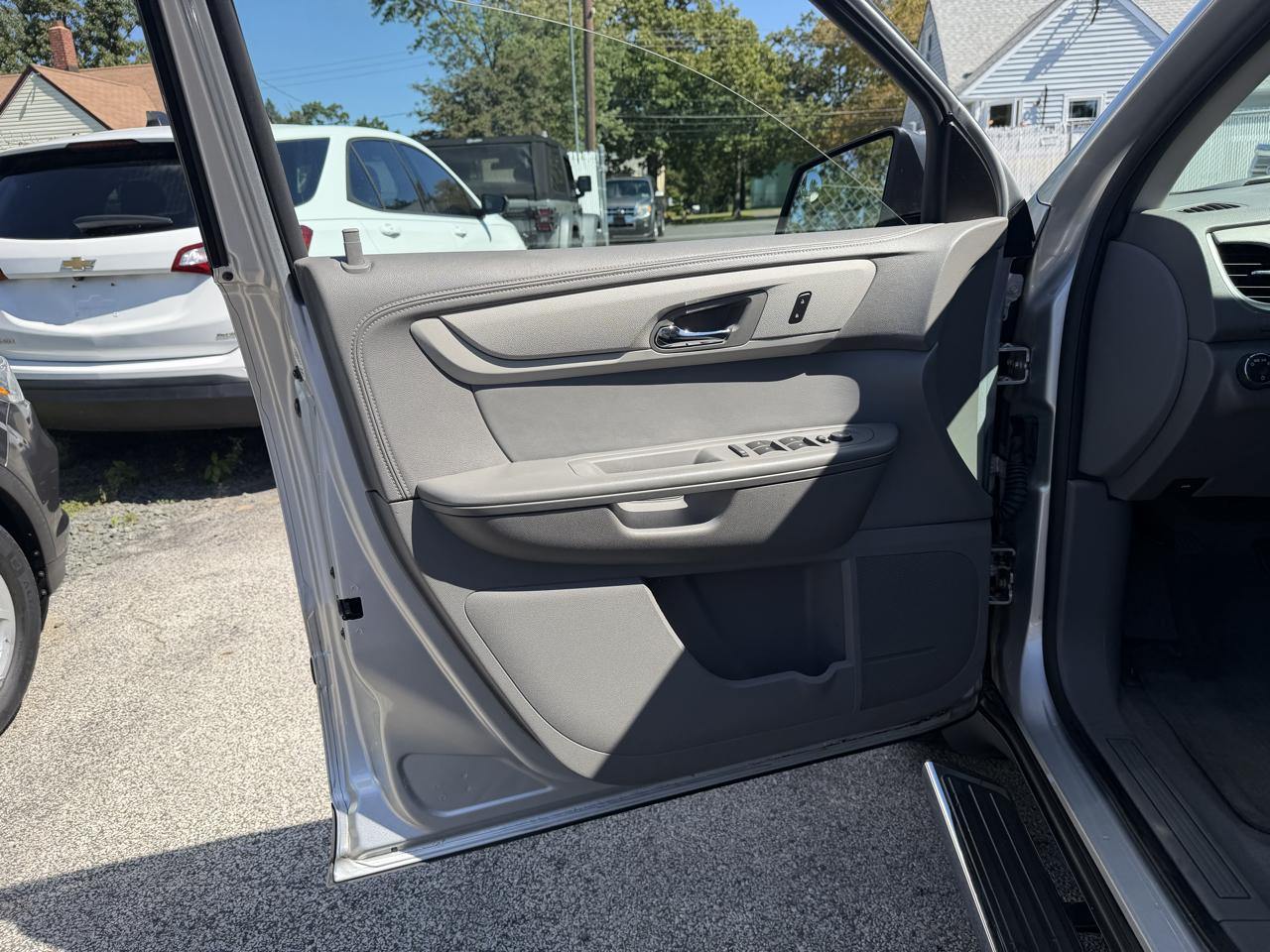 Chevrolet Traverse LS FWD w/PDC 2013