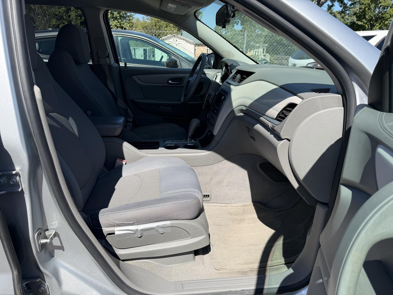 Chevrolet Traverse LS FWD w/PDC 2013