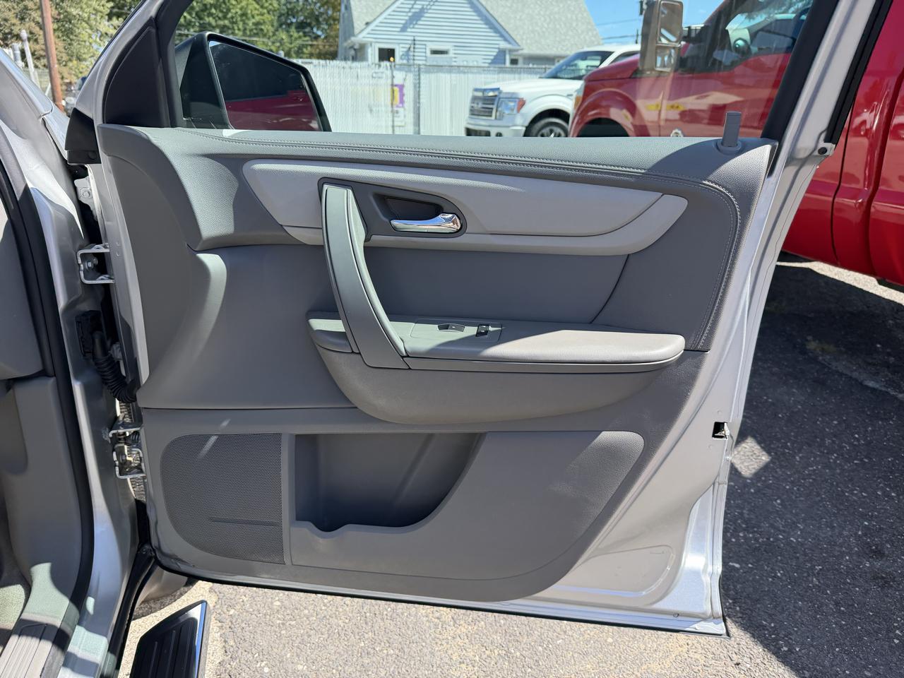 Chevrolet Traverse LS FWD w/PDC 2013