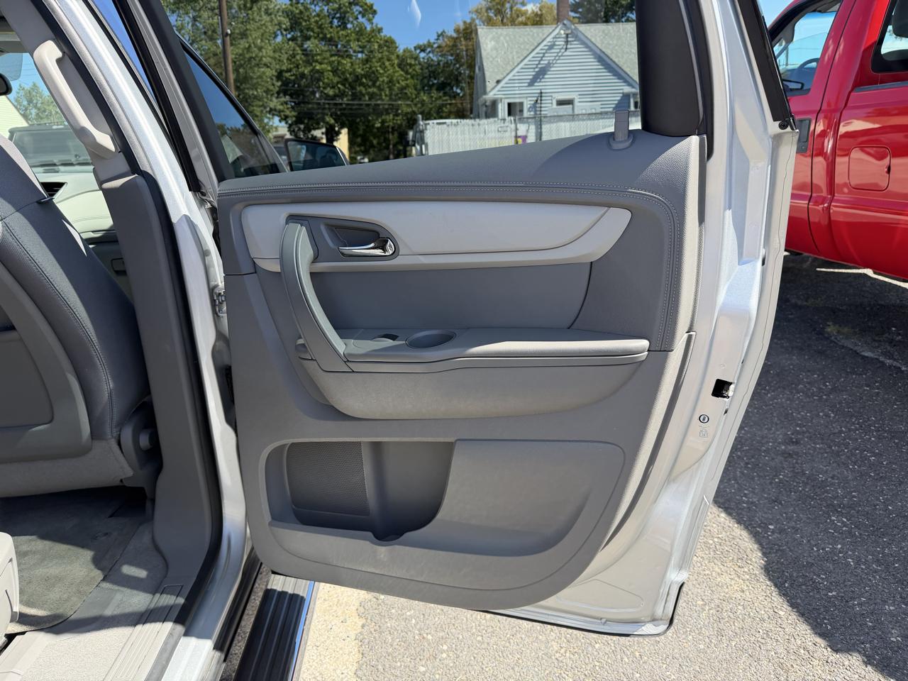 Chevrolet Traverse LS FWD w/PDC 2013