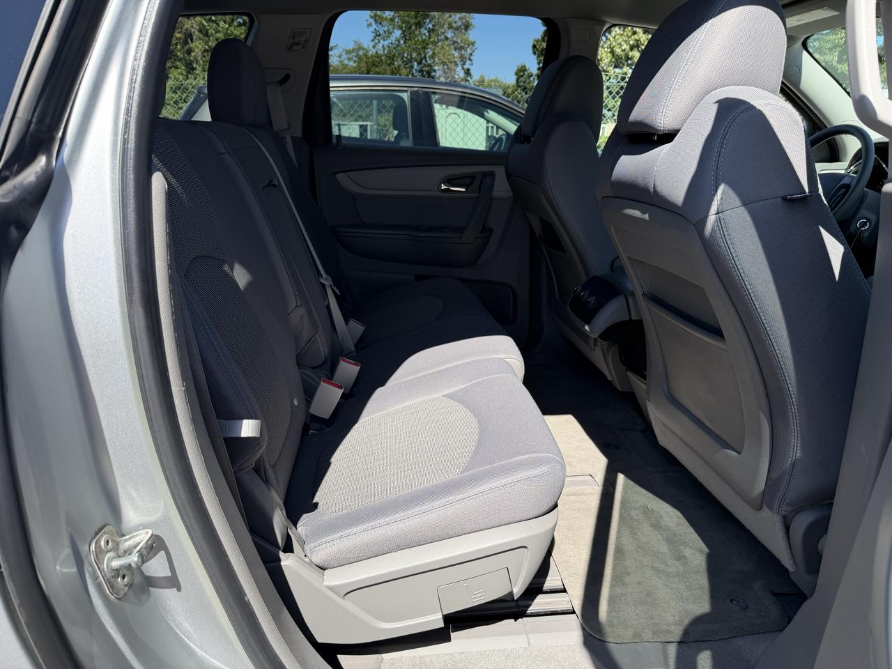 Chevrolet Traverse LS FWD w/PDC 2013