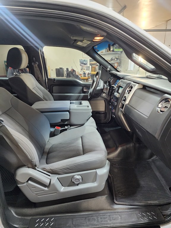 2014 Ford F-150 4WD SuperCrew 145" XL