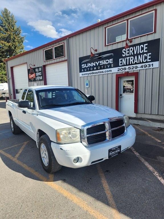 2006 Dodge Dakota 2dr Club Cab 131 SLT