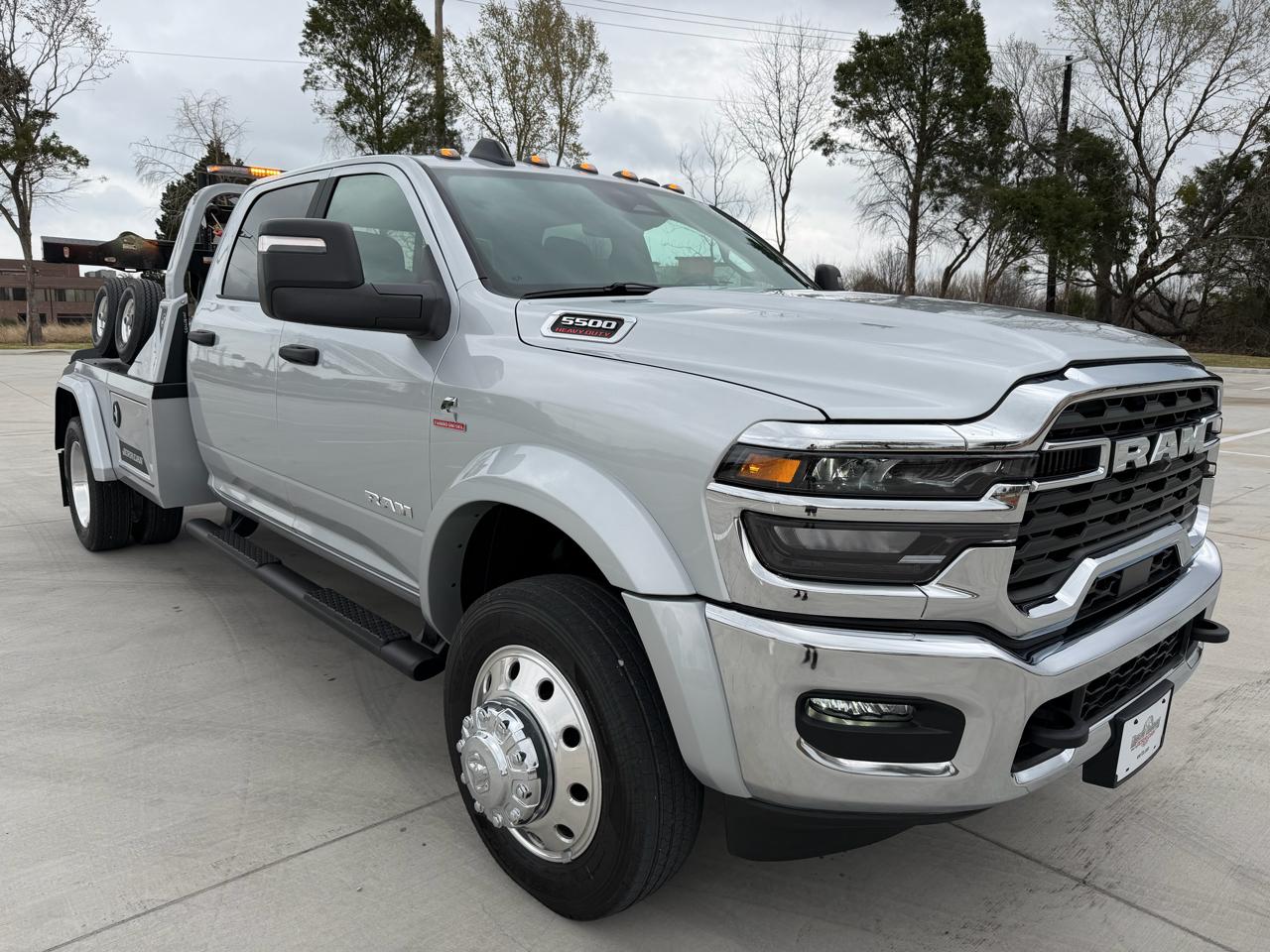 RAM 5500 Crew Cab SWB 4WD DRW 2026