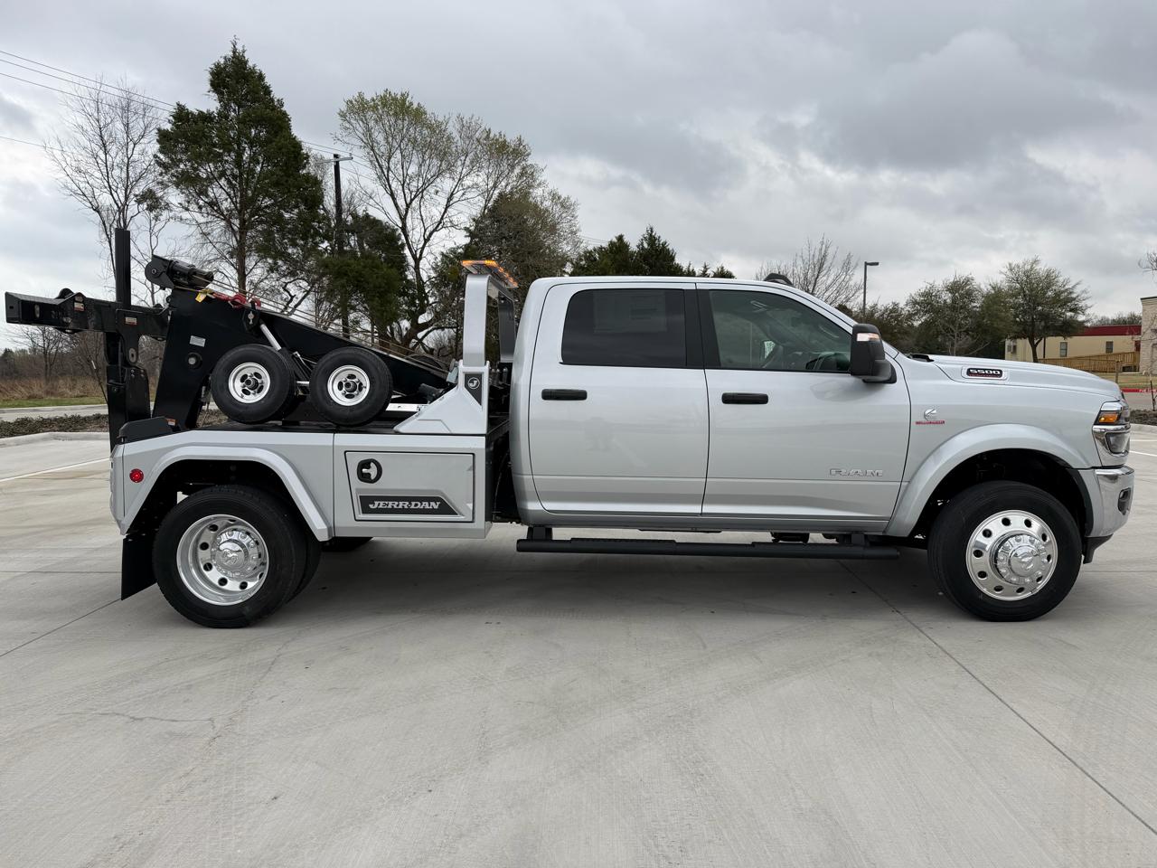 RAM 5500 Crew Cab SWB 4WD DRW 2026