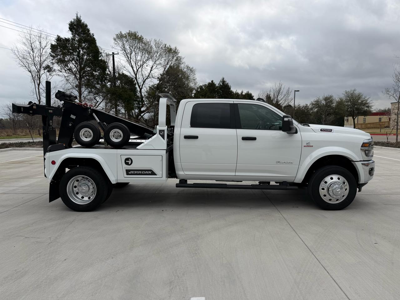 RAM 5500 Crew Cab SWB 4WD DRW 2026