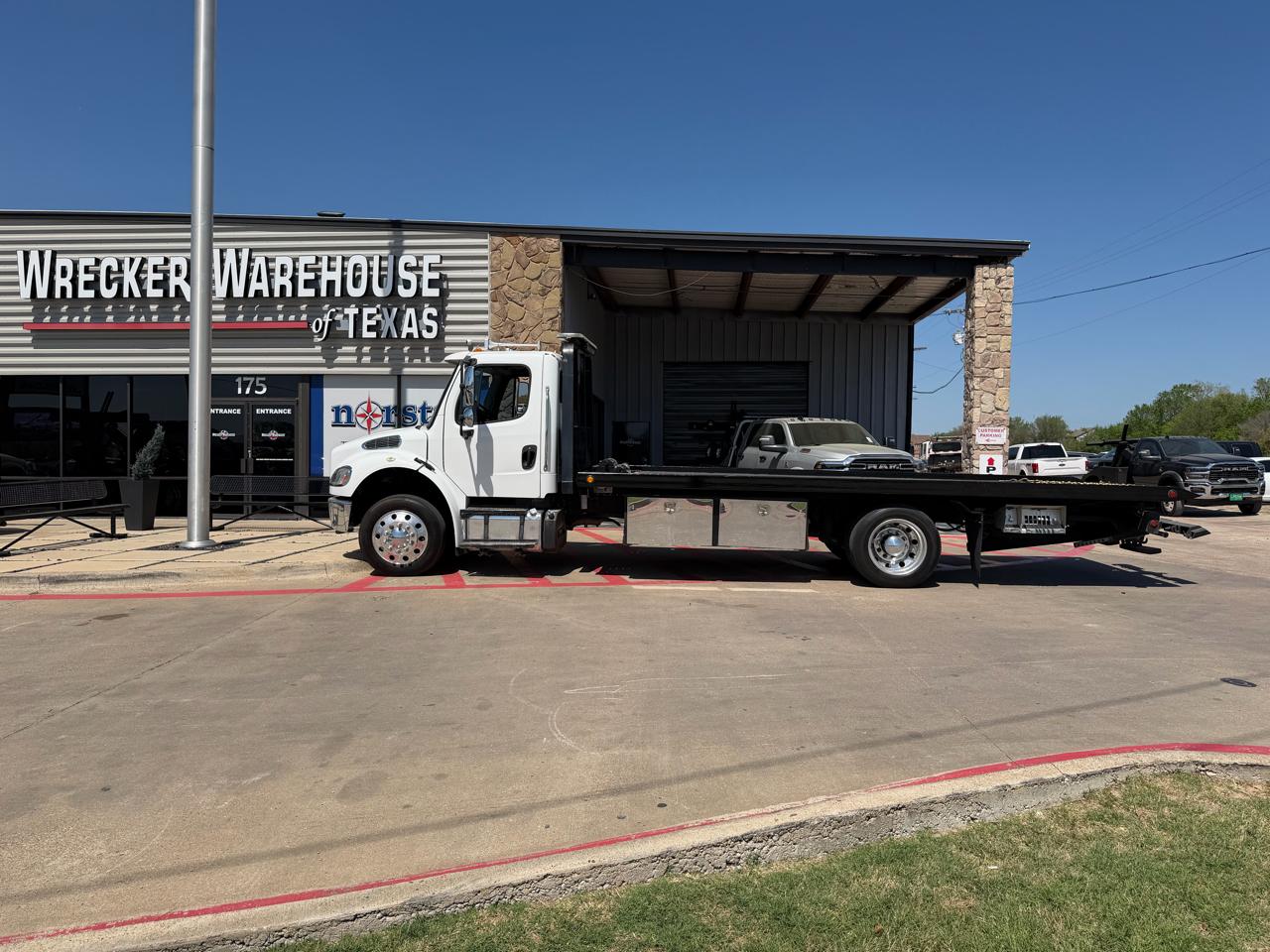 2017 Freightliner M2 106 