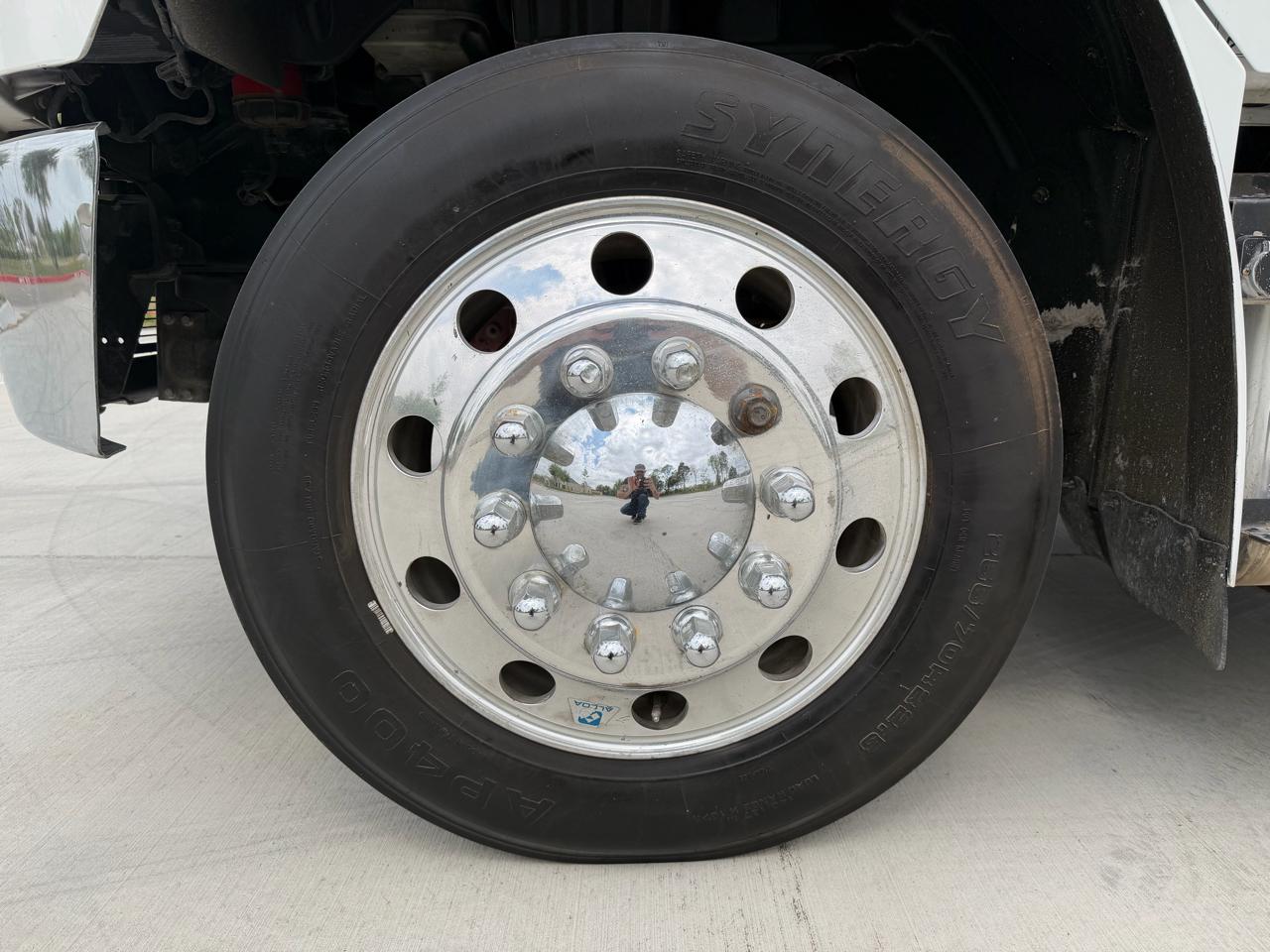 Freightliner M2 106  2017