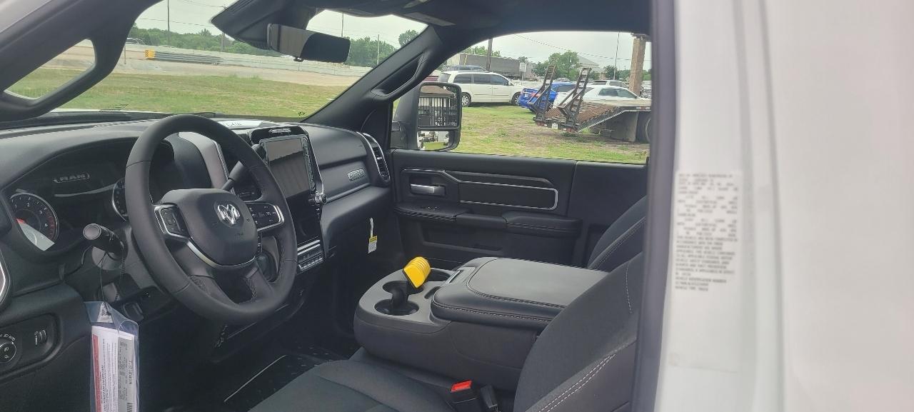 RAM 4500 Regular Cab SWB 4WD DRW 2026