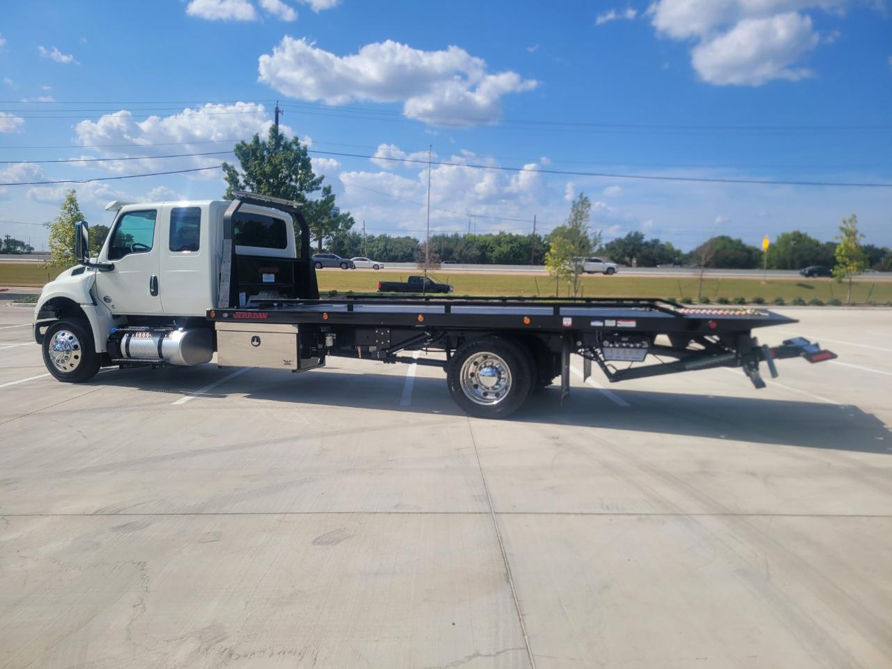 International MV607  2027