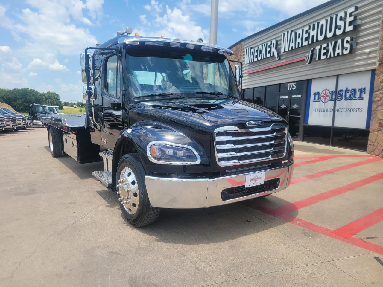 Freightliner M2 106  2026