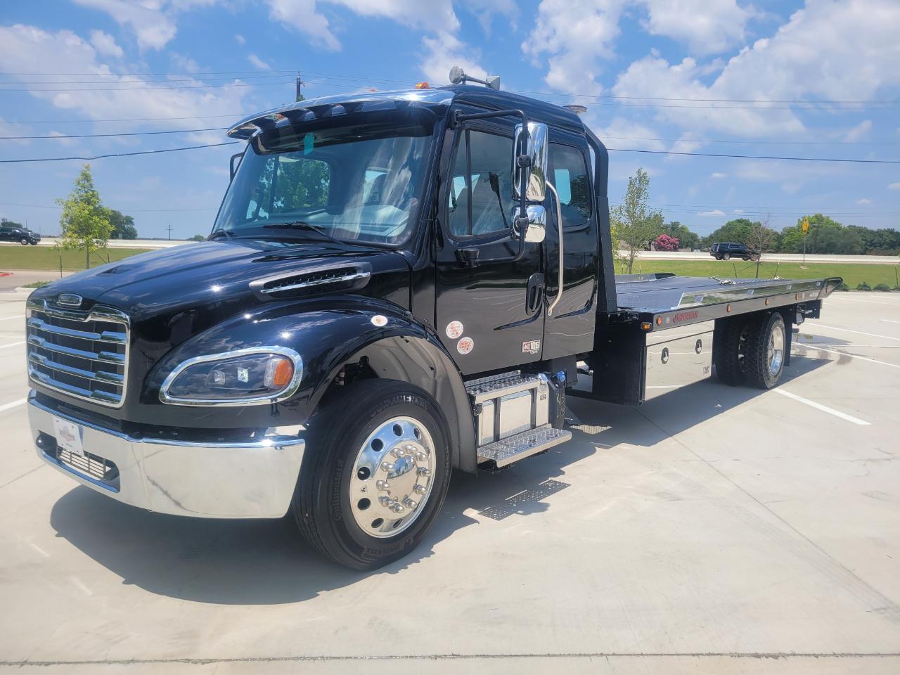 Freightliner M2 106  2026