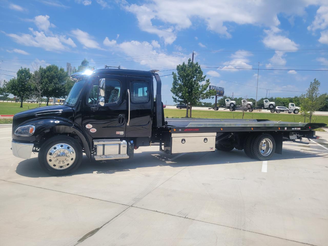 Freightliner M2 106  2026