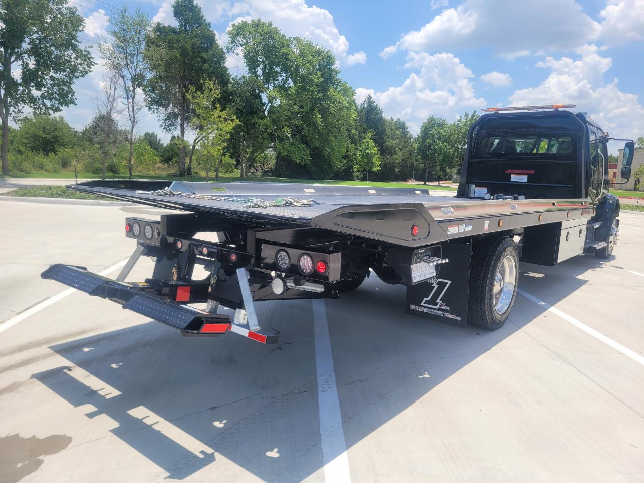 Freightliner M2 106  2026