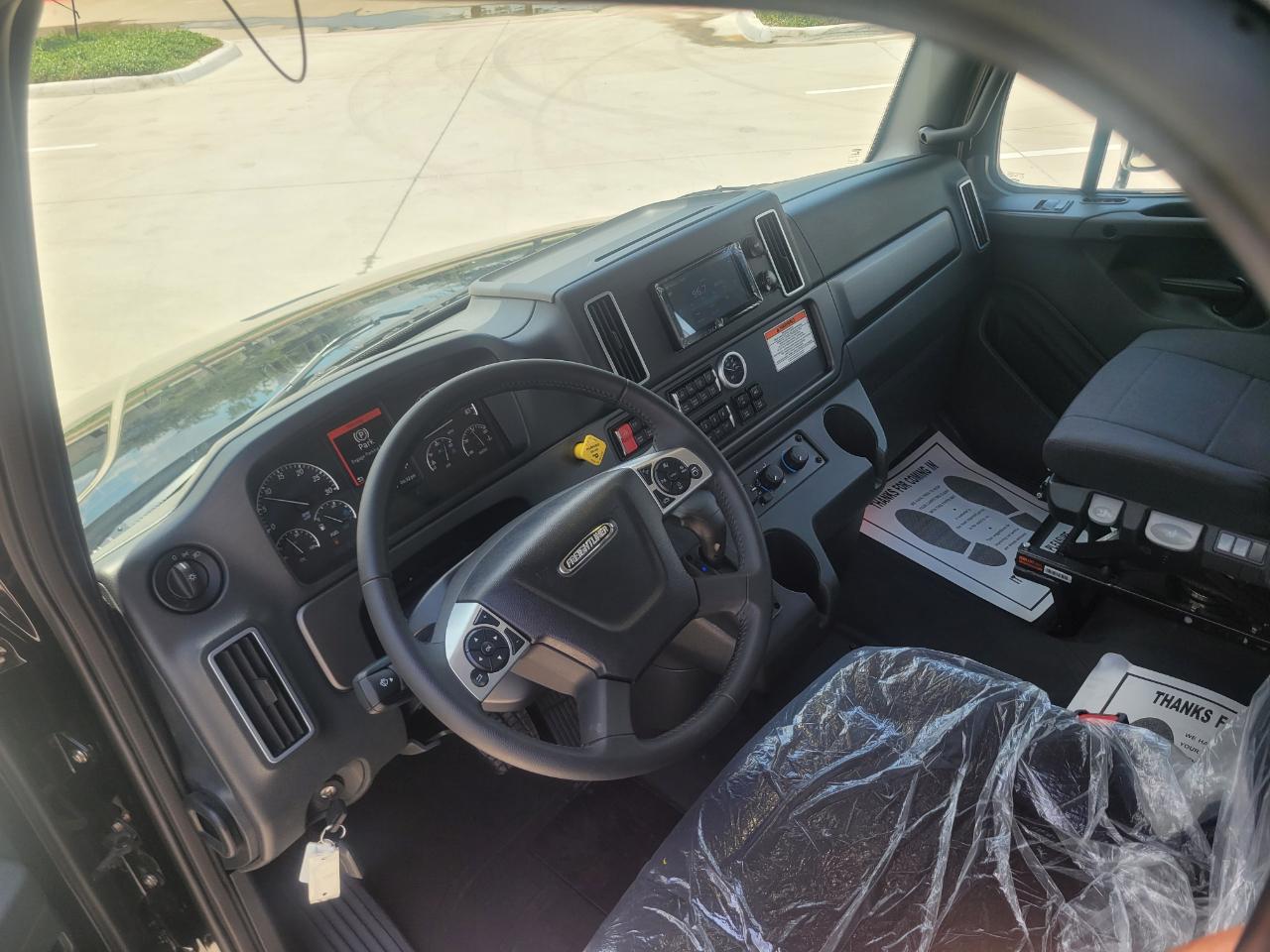 Freightliner M2 106  2026