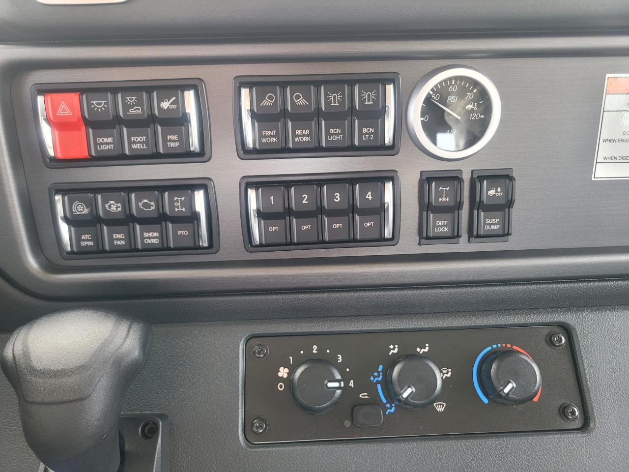 Freightliner M2 106  2026