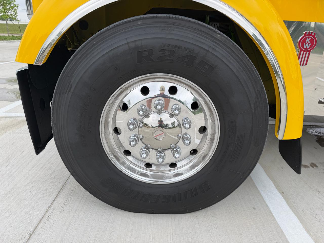 Kenworth W900  2024