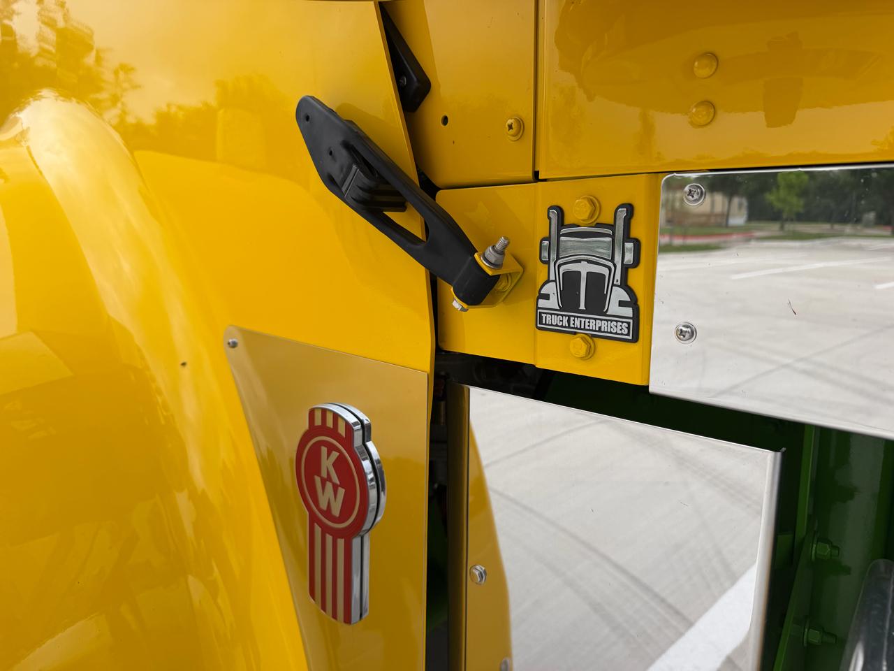 Kenworth W900  2024