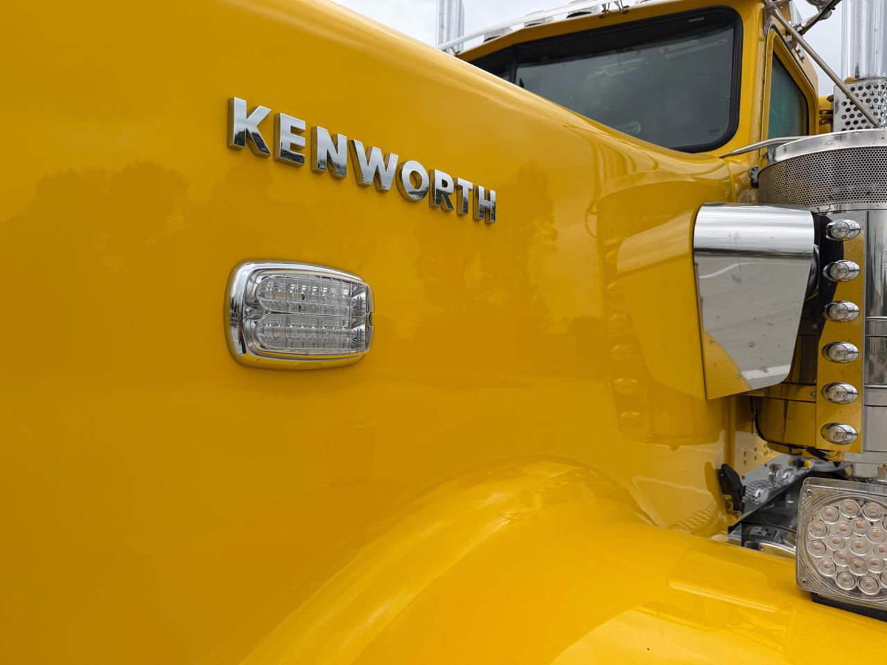 Kenworth W900  2024