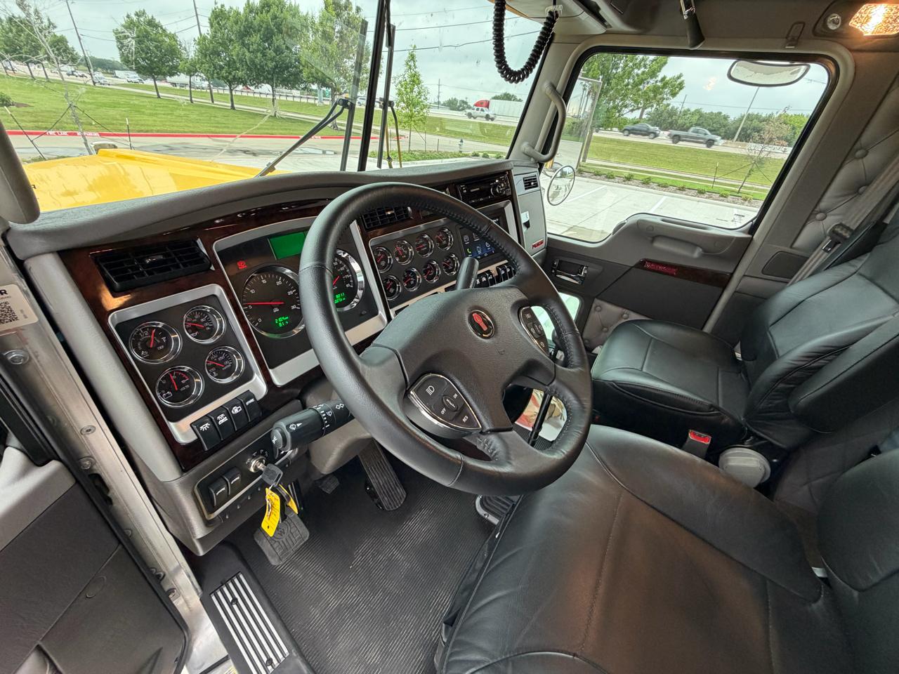 Kenworth W900  2024