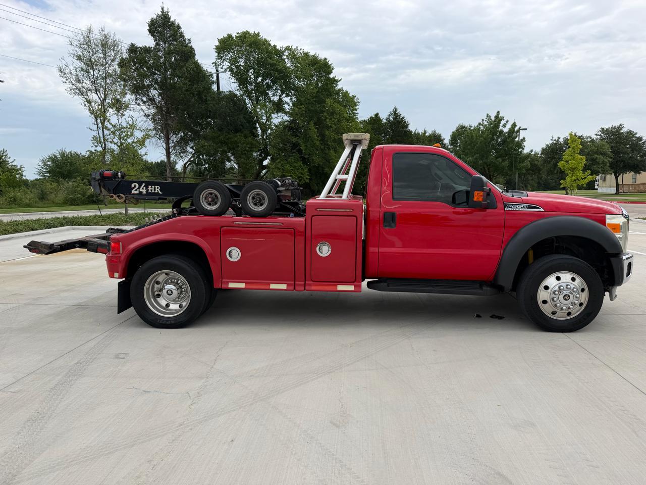 Ford Super Duty F-550 DRW 2WD Reg Cab 141" WB 60" CA XLT 2011