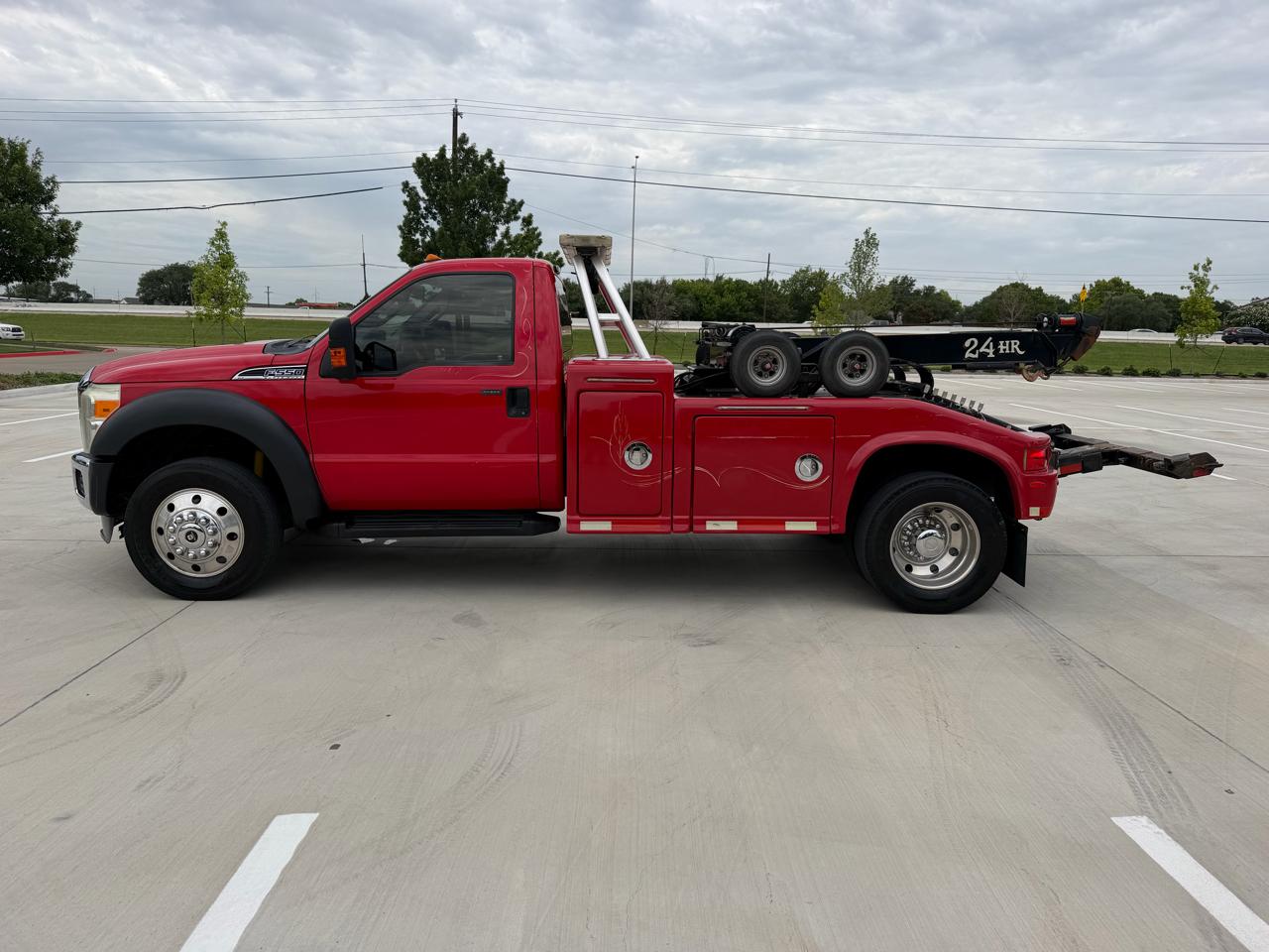 Ford Super Duty F-550 DRW 2WD Reg Cab 141" WB 60" CA XLT 2011