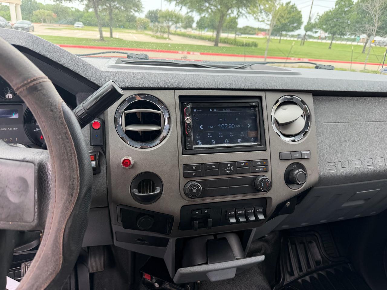 Ford Super Duty F-550 DRW 2WD Reg Cab 141" WB 60" CA XLT 2011