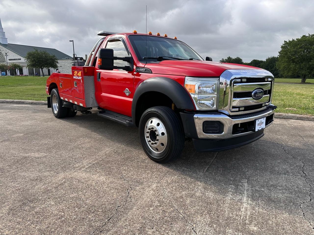 Ford Super Duty F-550 DRW 2WD Reg Cab 165" WB 84" CA XLT 2016