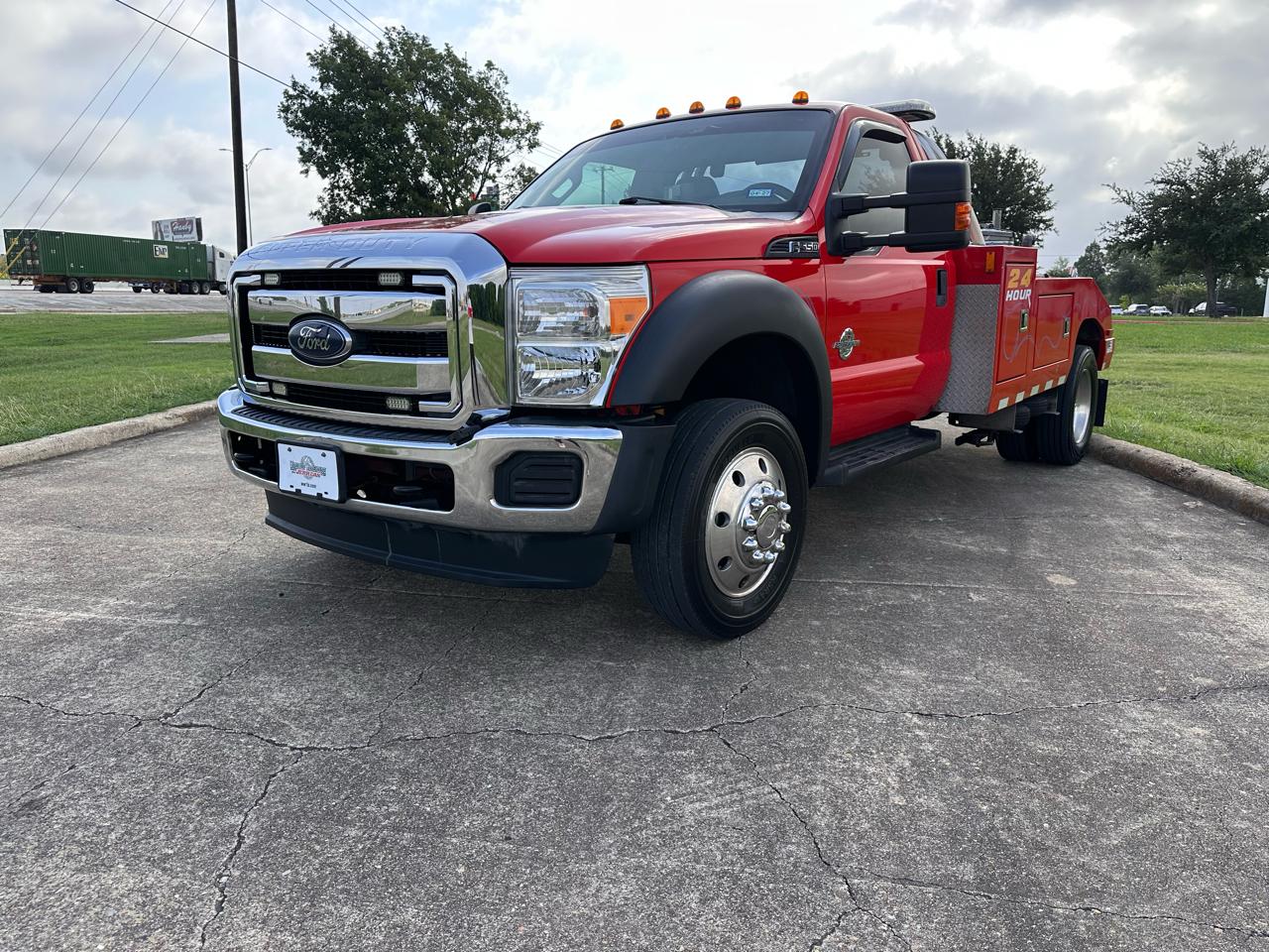 Ford Super Duty F-550 DRW 2WD Reg Cab 165" WB 84" CA XLT 2016