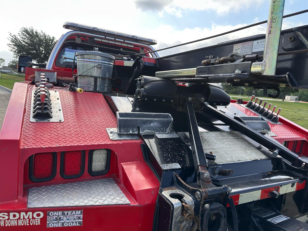 Ford Super Duty F-550 DRW 2WD Reg Cab 165" WB 84" CA XLT 2016