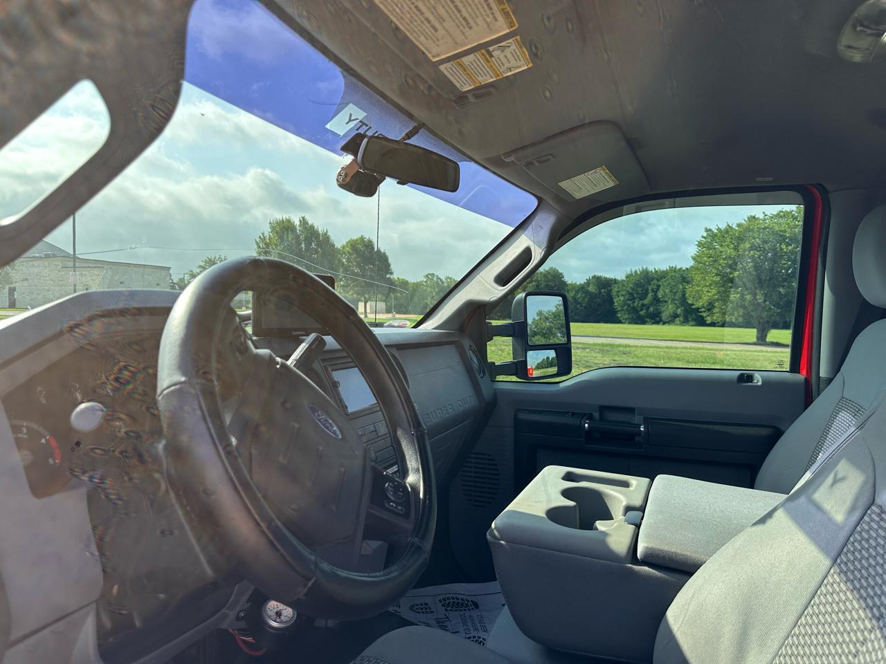 Ford Super Duty F-550 DRW 2WD Reg Cab 165" WB 84" CA XLT 2016