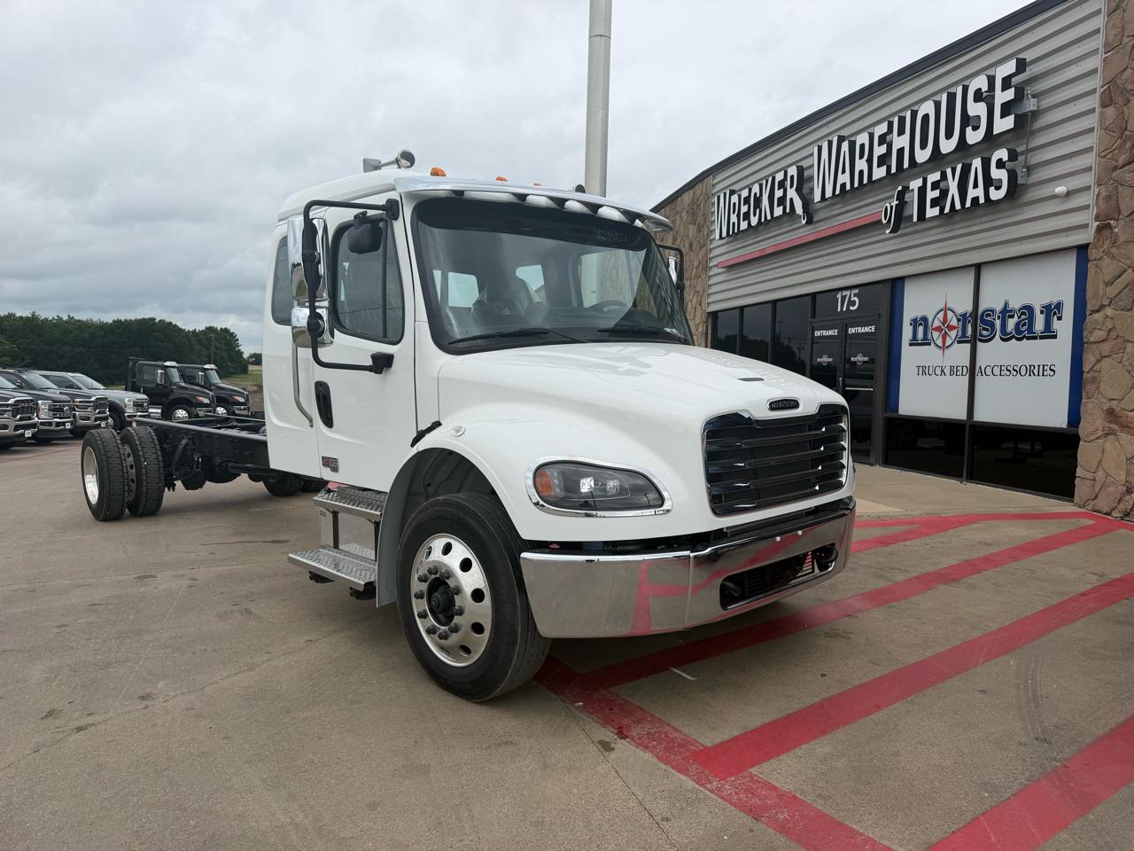 Freightliner M2 106 Medium Duty  2027