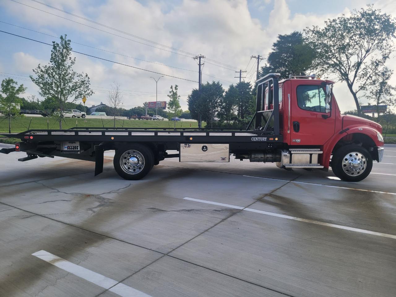 Freightliner M2 106 Plus  2025
