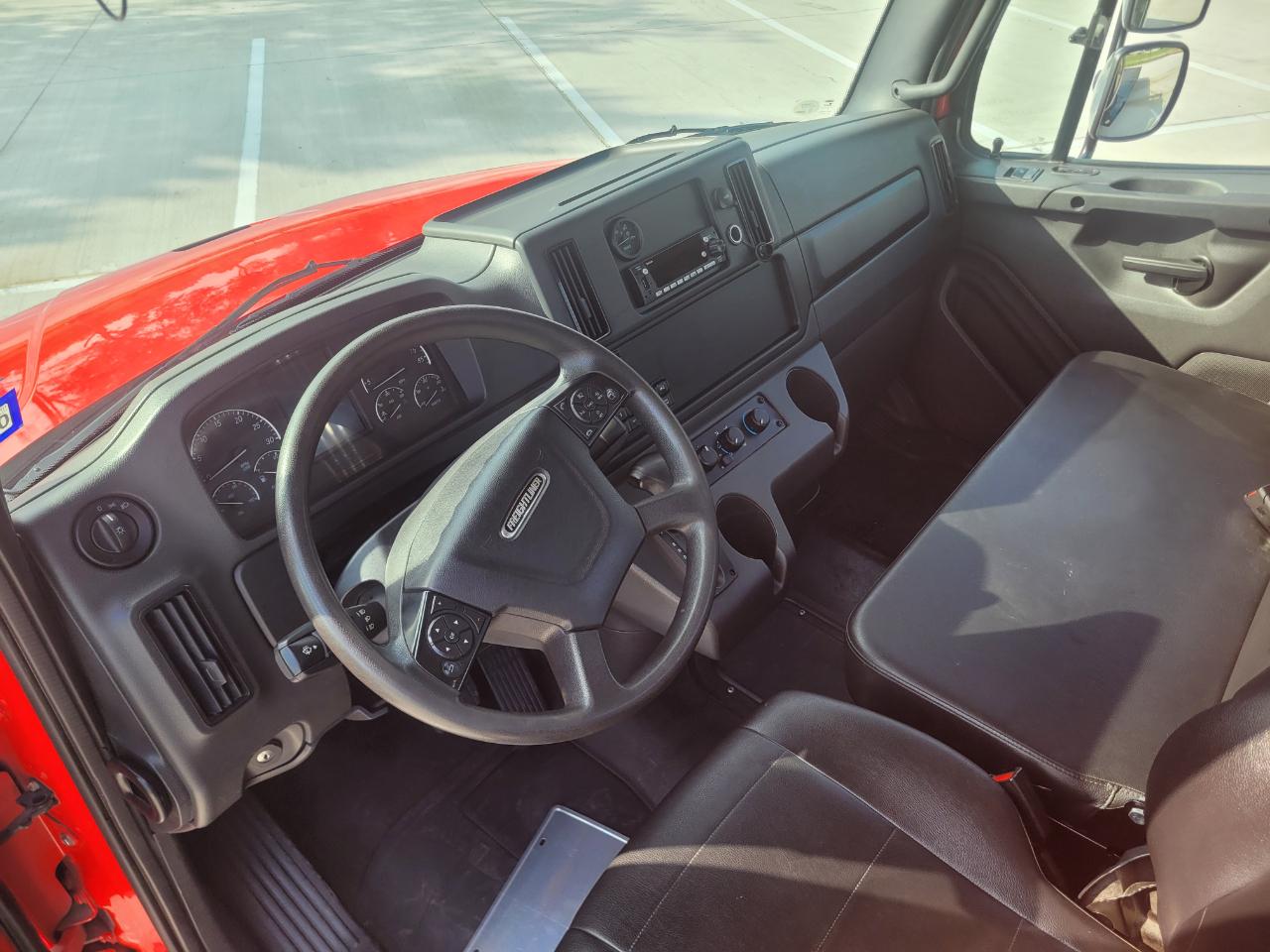 Freightliner M2 106 Plus  2025