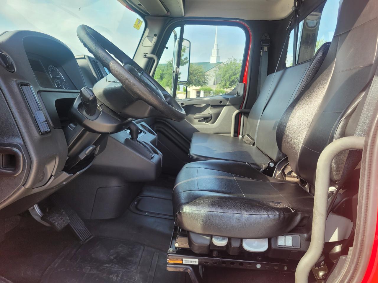 Freightliner M2 106 Plus  2025