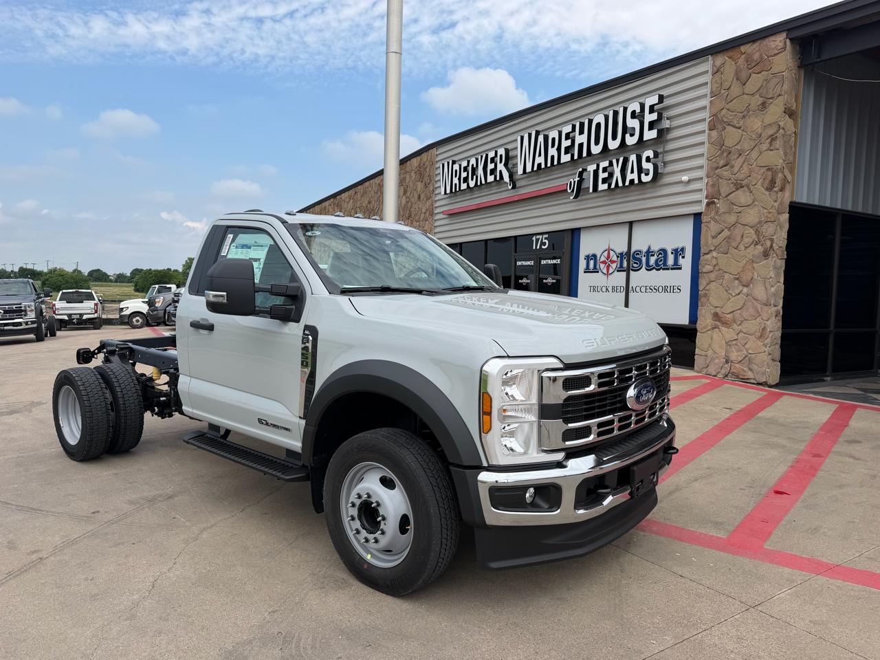 Ford Super Duty F-450 DRW XLT 2WD Reg Cab 145" WB 60" CA 2026