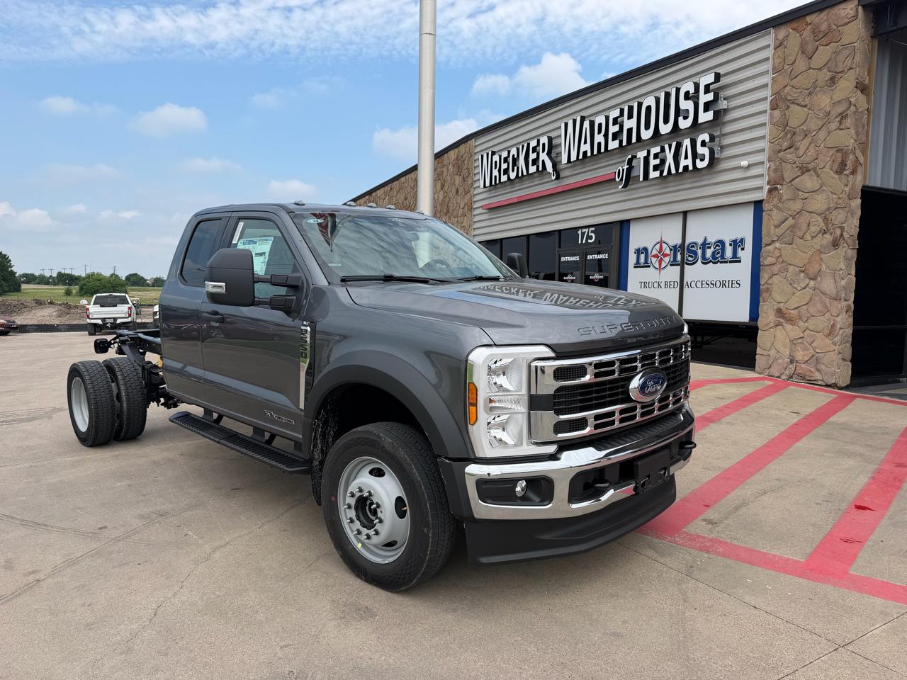 Ford Super Duty F-550 DRW XLT 4WD SuperCab 168" WB 60" CA 2026