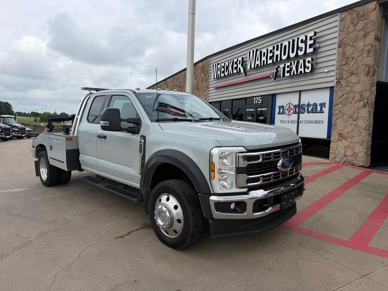 Ford Super Duty F-450 DRW XLT 2WD SuperCab 168" WB 60" CA 2025