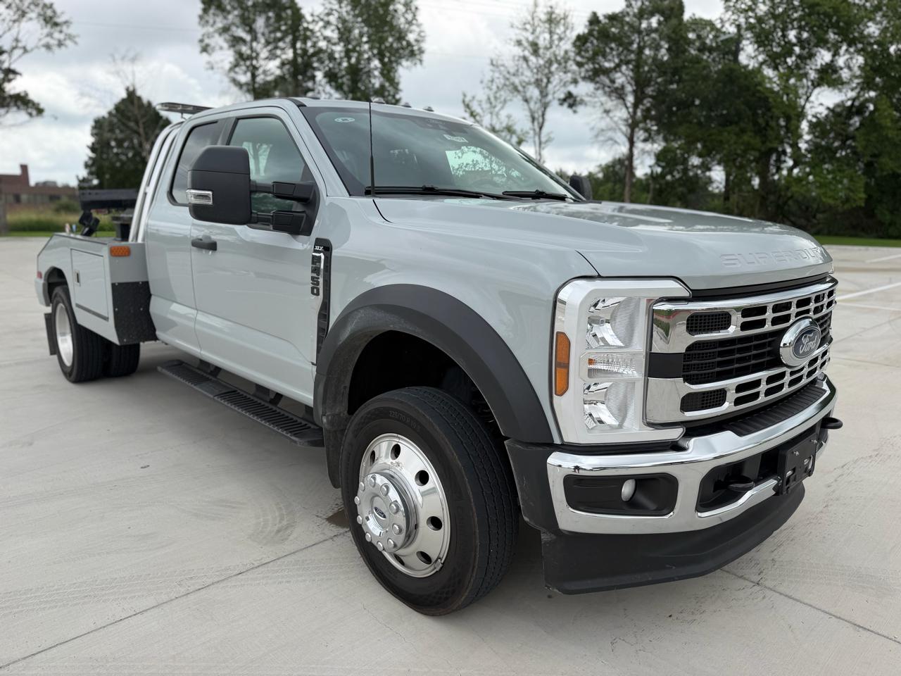 Ford Super Duty F-450 DRW XLT 2WD SuperCab 168" WB 60" CA 2025