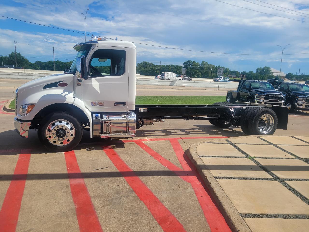 Peterbilt 536  2027