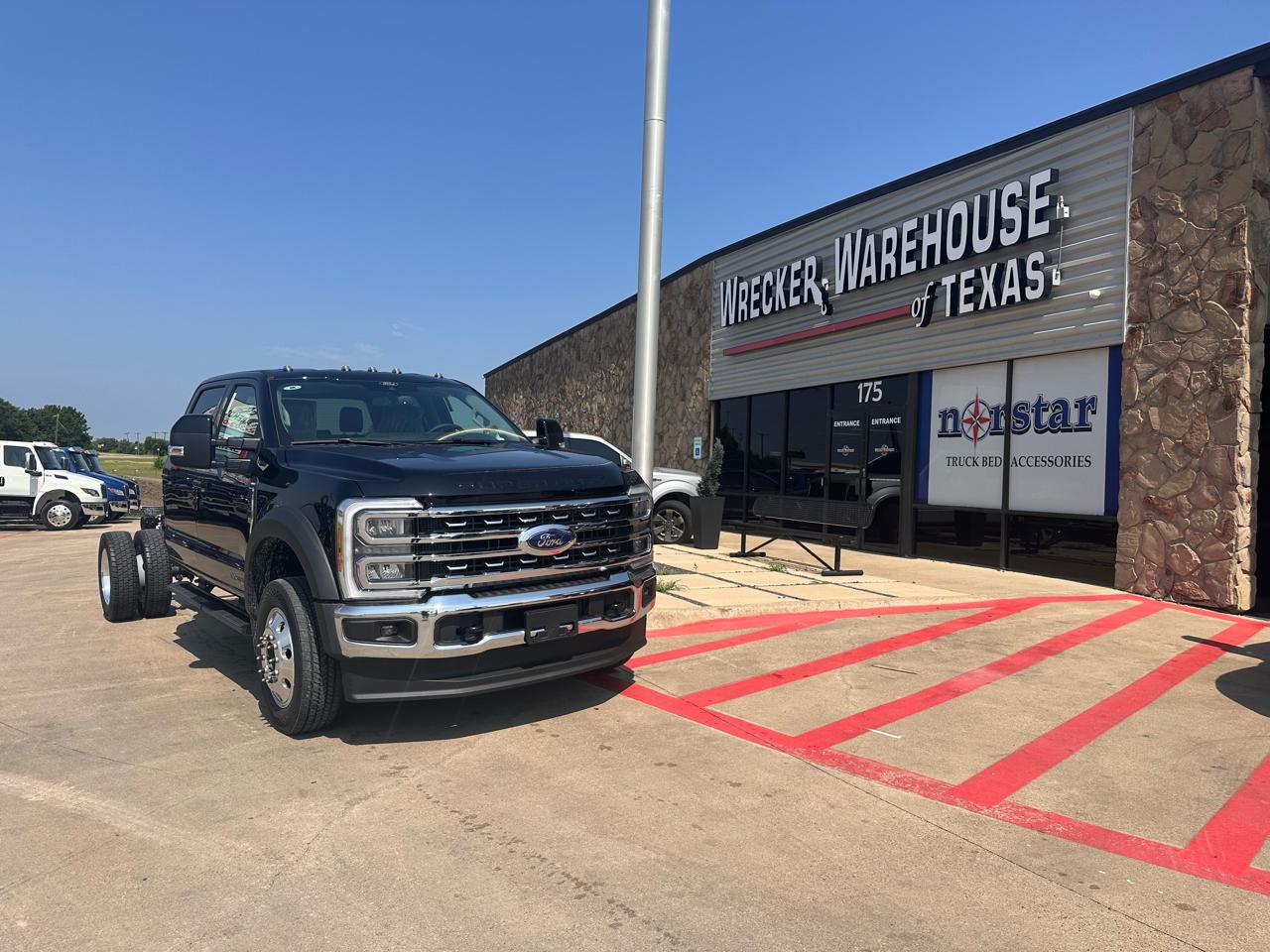 2026 Ford Super Duty F-550 DRW LARIAT 4WD Crew Cab 179" WB 60" CA